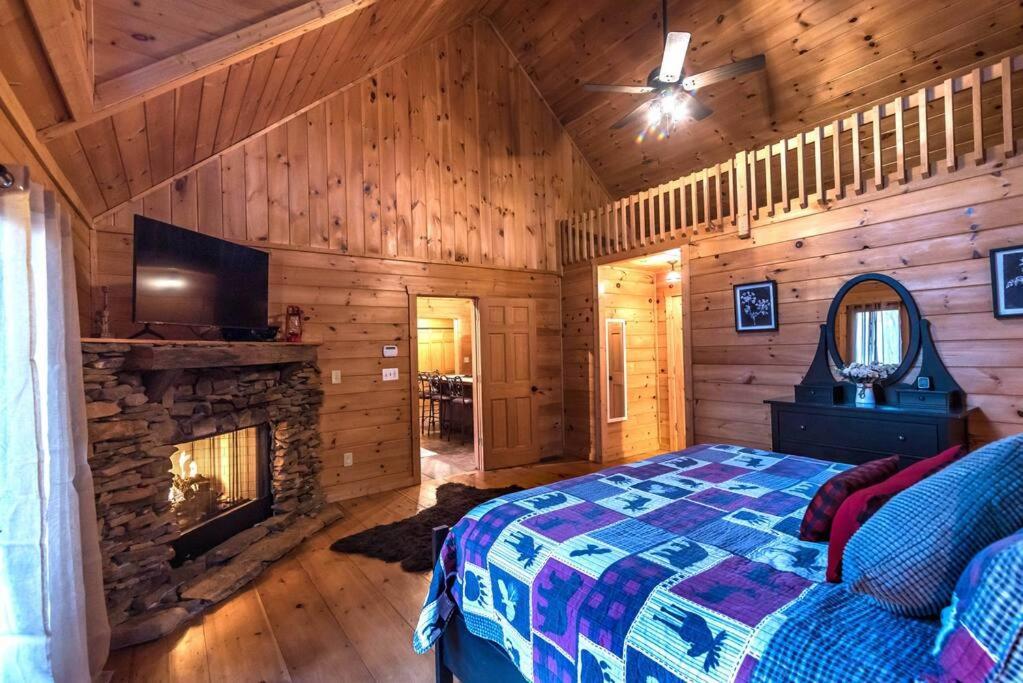 Private Creekside Cabin+Hot Tub,Pool Table, & Pets Ellijay Esterno foto