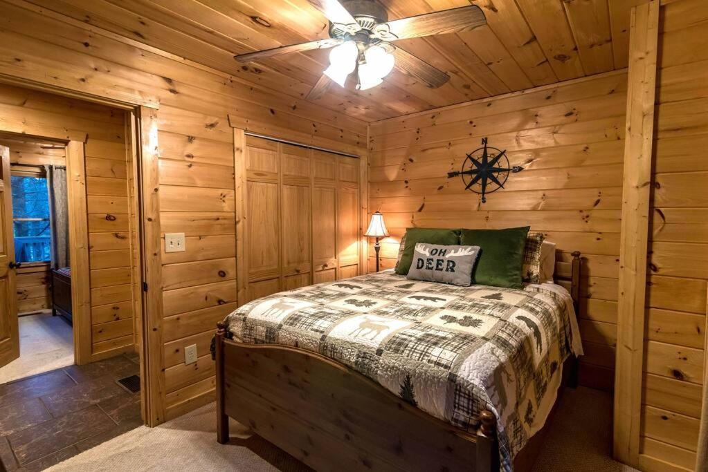 Private Creekside Cabin+Hot Tub,Pool Table, & Pets Ellijay Esterno foto