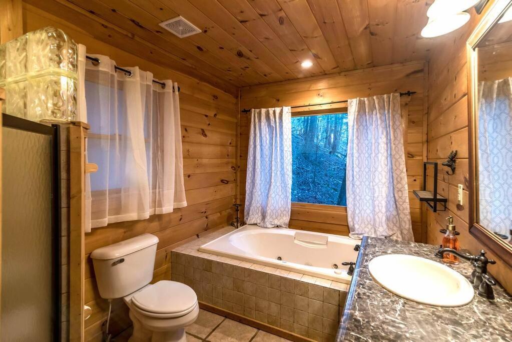 Private Creekside Cabin+Hot Tub,Pool Table, & Pets Ellijay Esterno foto