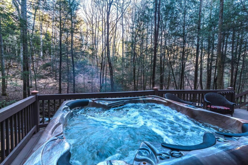 Private Creekside Cabin+Hot Tub,Pool Table, & Pets Ellijay Esterno foto