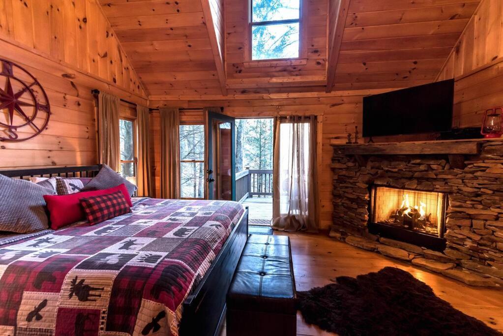 Private Creekside Cabin+Hot Tub,Pool Table, & Pets Ellijay Esterno foto