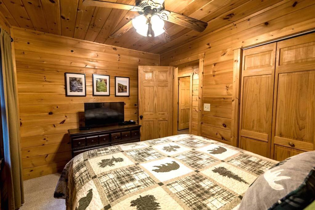 Private Creekside Cabin+Hot Tub,Pool Table, & Pets Ellijay Esterno foto