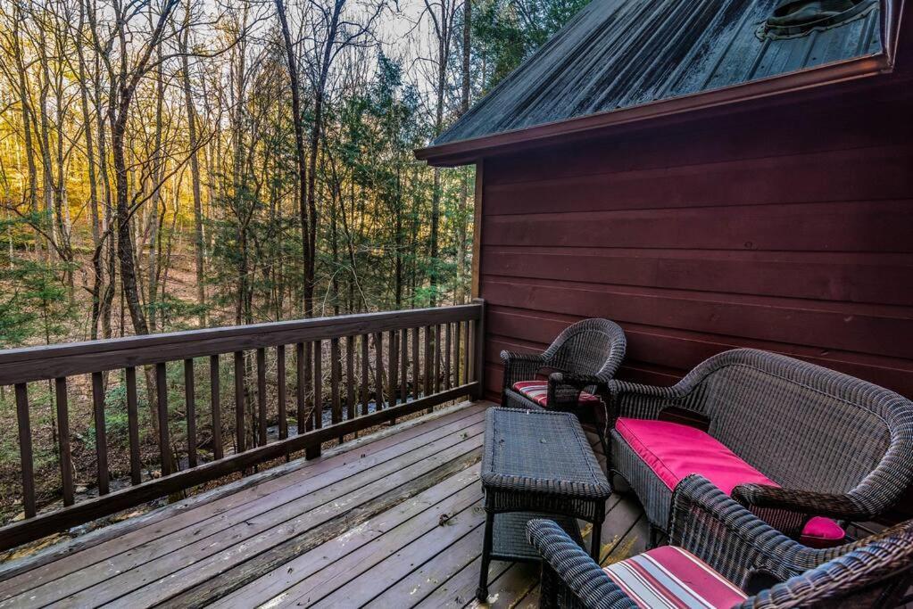 Private Creekside Cabin+Hot Tub,Pool Table, & Pets Ellijay Esterno foto